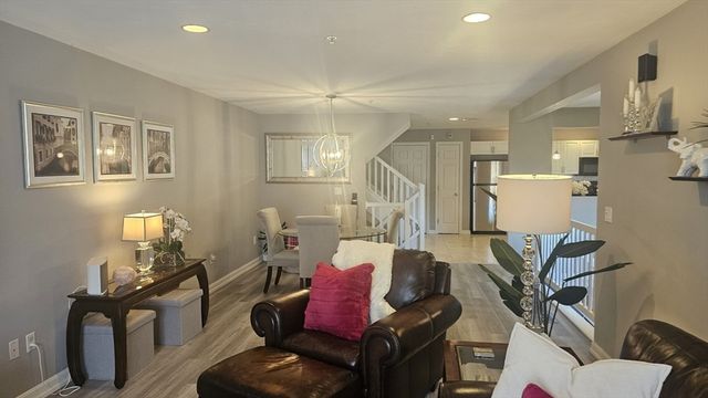 10 Paul Revere Path 10, Hopkinton, MA 01748