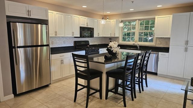 10 Paul Revere Path 10, Hopkinton, MA 01748