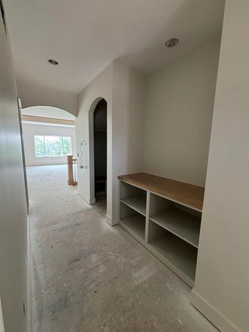 8235 E Summerside Pl, Bel Aire, KS 67226