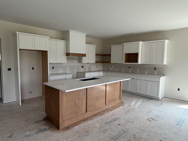 8235 E Summerside Pl, Bel Aire, KS 67226