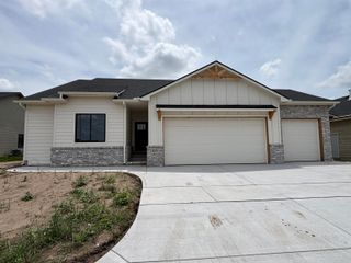 8235 E Summerside Pl, Bel Aire, KS 67226