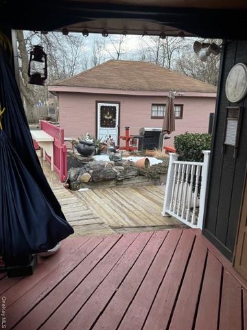 11 Hatcher Court, Amityville, NY 11701