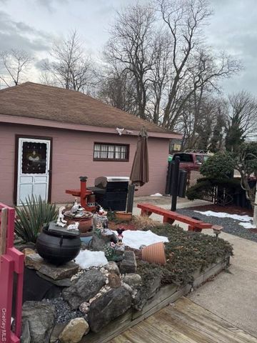 11 Hatcher Court, Amityville, NY 11701