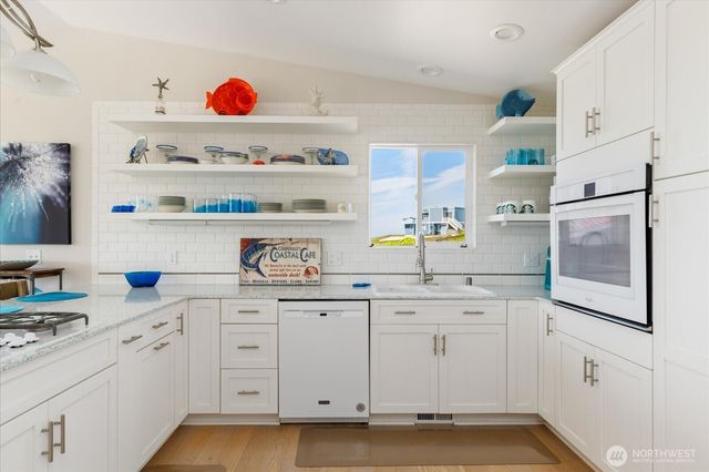 724 Hacienda Drive, Coupeville, WA 98239