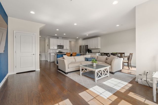 49 Walnut Way 49, Hopkinton, MA 01748