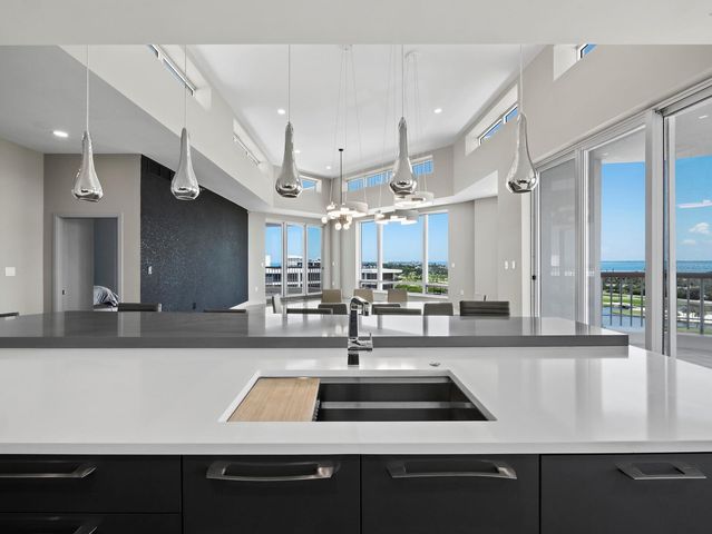 455 LONGBOAT CLUB ROAD PH8, Longboat Key, FL 34228
