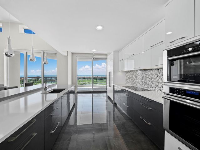 455 LONGBOAT CLUB ROAD PH8, Longboat Key, FL 34228