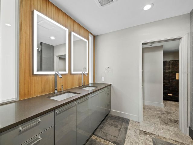 455 LONGBOAT CLUB ROAD PH8, Longboat Key, FL 34228
