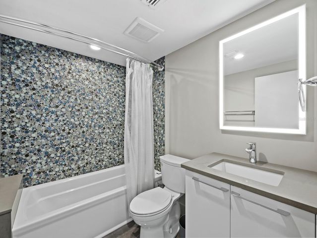 455 LONGBOAT CLUB ROAD PH8, Longboat Key, FL 34228
