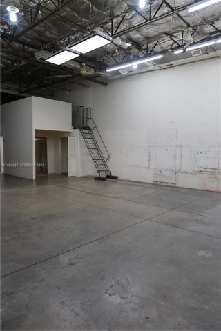 1480 NE 131st St, North Miami, FL 33161