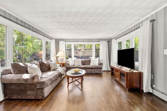 27 Glendale Road, Milton, MA 02186