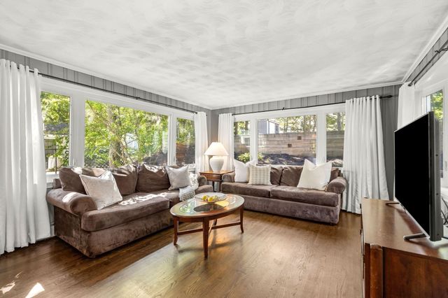 27 Glendale Road, Milton, MA 02186
