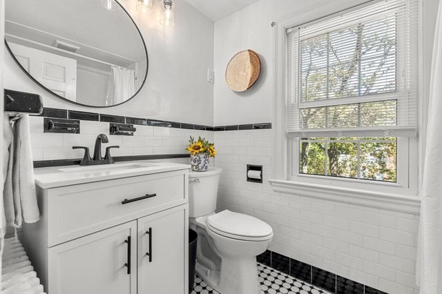 27 Glendale Road, Milton, MA 02186