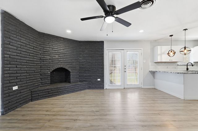 6028 Walraven Circle, Fort Worth, TX 76133