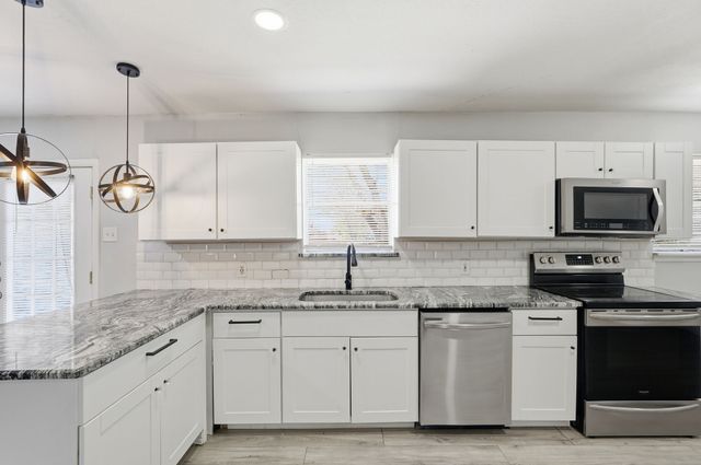 6028 Walraven Circle, Fort Worth, TX 76133