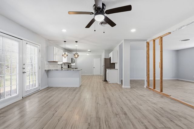 6028 Walraven Circle, Fort Worth, TX 76133