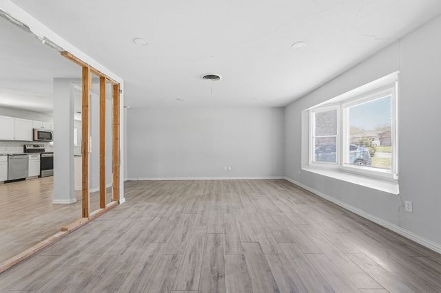 6028 Walraven Circle, Fort Worth, TX 76133