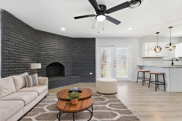 6028 Walraven Circle, Fort Worth, TX 76133