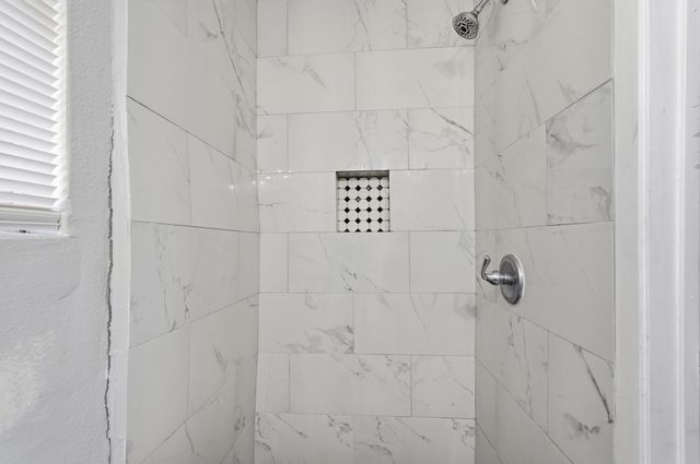 6028 Walraven Circle, Fort Worth, TX 76133