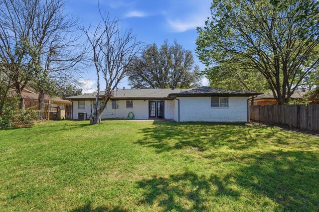 6028 Walraven Circle, Fort Worth, TX 76133