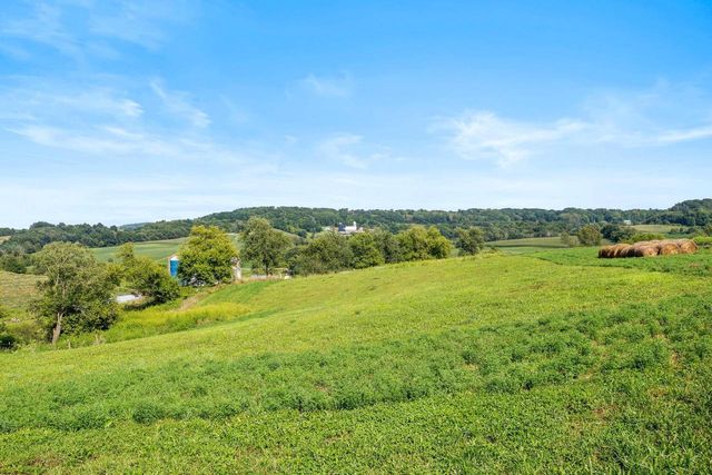 W10864 Santas Loop ROAD, Wonewoc, WI 53968