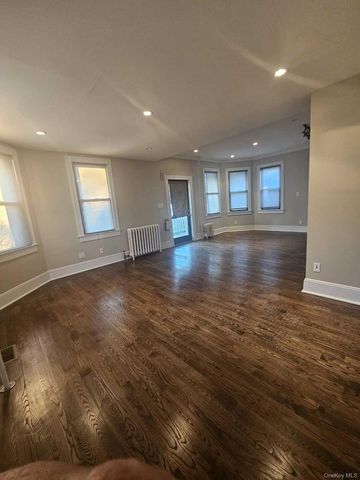 23 Bellemeade Avenue, Smithtown, NY 11787