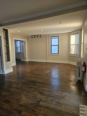 23 Bellemeade Avenue, Smithtown, NY 11787