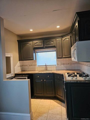 23 Bellemeade Avenue, Smithtown, NY 11787