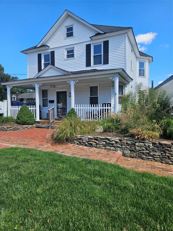 23 Bellemeade Avenue, Smithtown, NY 11787