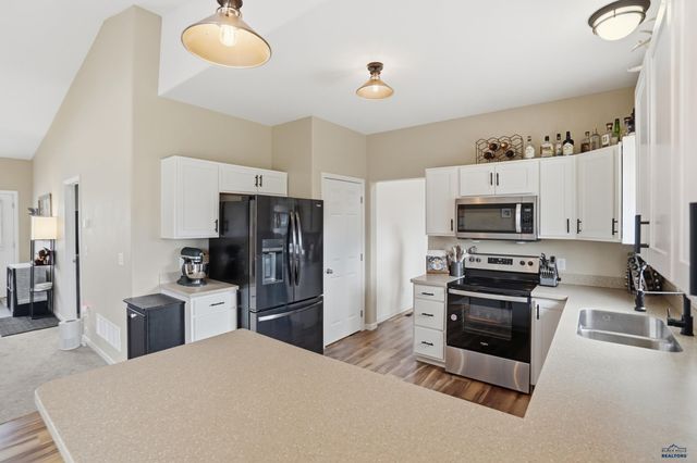 155 N WILDER BLVD, Hermosa, SD 57744