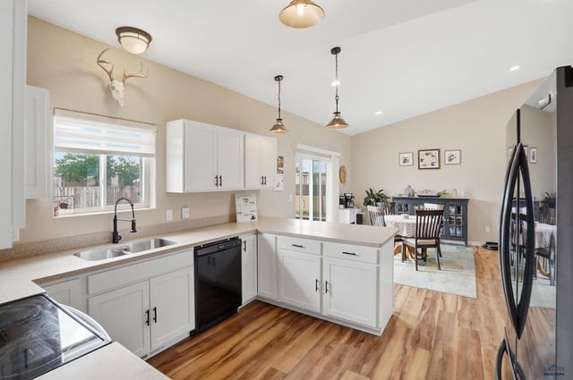 155 N WILDER BLVD, Hermosa, SD 57744