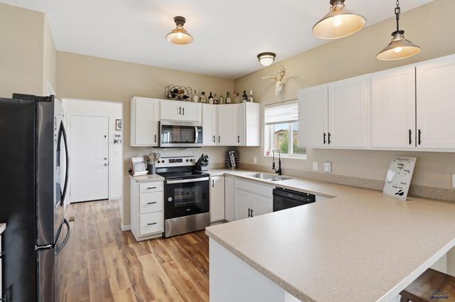155 N WILDER BLVD, Hermosa, SD 57744