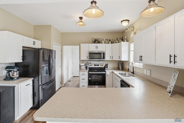 155 N WILDER BLVD, Hermosa, SD 57744