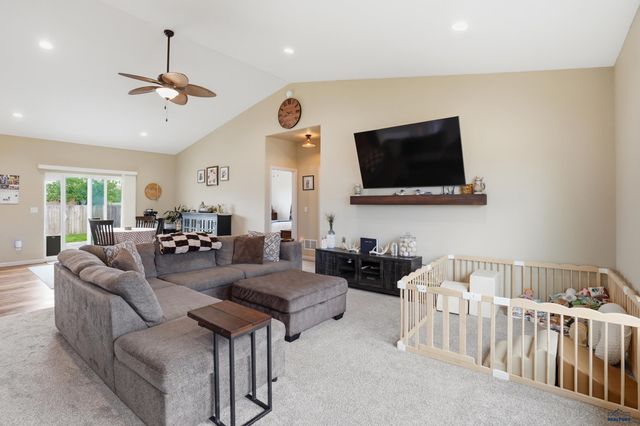 155 N WILDER BLVD, Hermosa, SD 57744