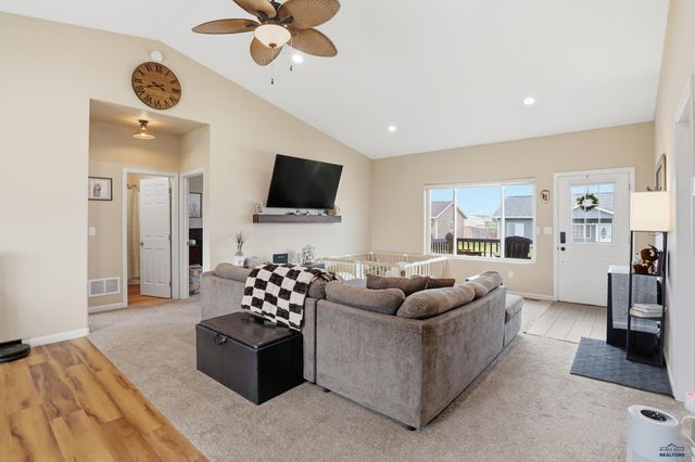 155 N WILDER BLVD, Hermosa, SD 57744