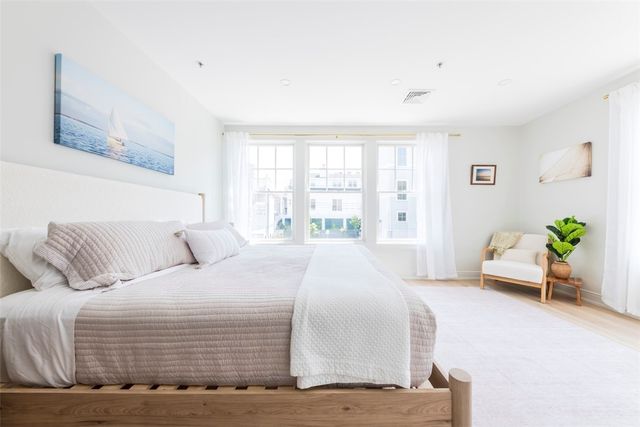 10 Brown & Howard Wharf 101, Newport, RI 02840