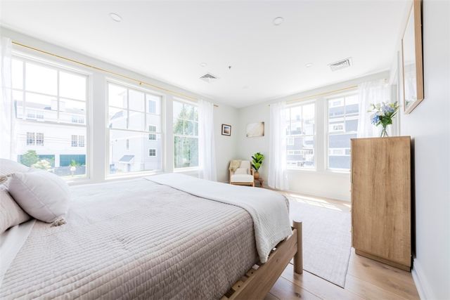 10 Brown & Howard Wharf 101, Newport, RI 02840