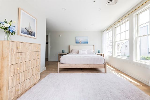 10 Brown & Howard Wharf 101, Newport, RI 02840