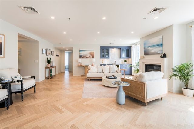 10 Brown & Howard Wharf 101, Newport, RI 02840