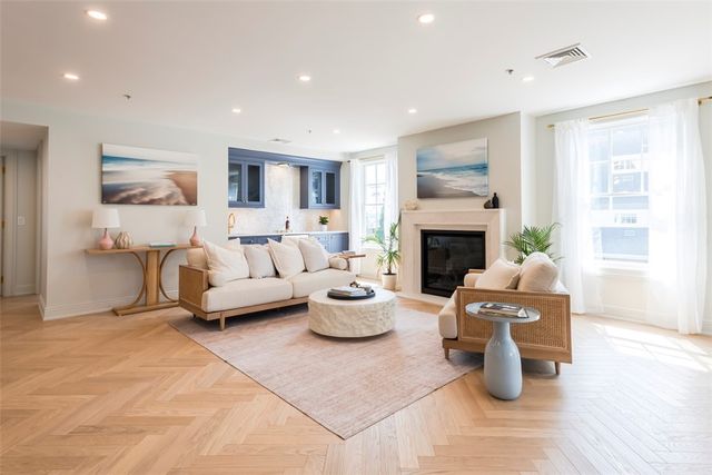 10 Brown & Howard Wharf 101, Newport, RI 02840