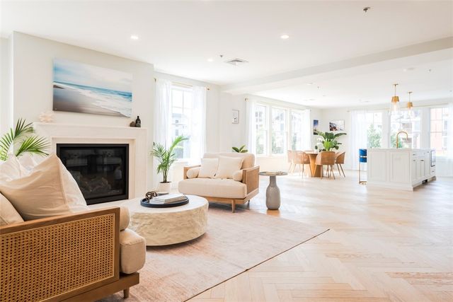 10 Brown & Howard Wharf 101, Newport, RI 02840