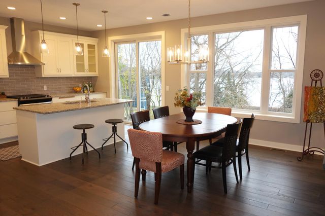 560 Fisher Cir, Vadnais Heights, MN 55127