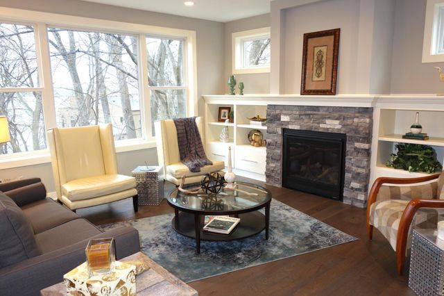 560 Fisher Cir, Vadnais Heights, MN 55127