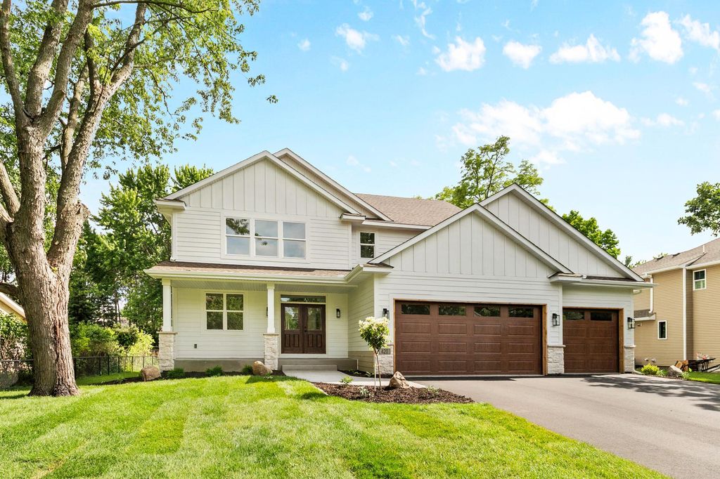 560 Fisher Cir, Vadnais Heights, MN 55127 — exterior