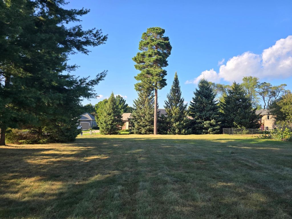 560 Fisher Cir, Vadnais Heights, MN 55127 — photo 4
