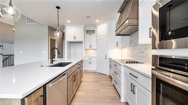 115 Teton Ridge, Lake Winnebago, MO 64034