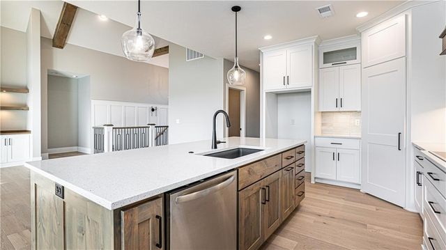 115 Teton Ridge, Lake Winnebago, MO 64034