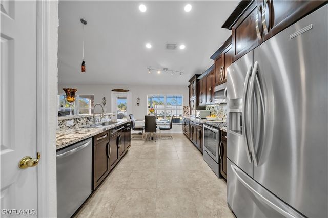 1021 NE 32nd ST, Cape Coral, FL 33909