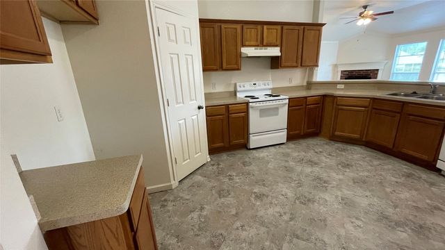 921 Simon Drive, Cedar Hill, TX 75104