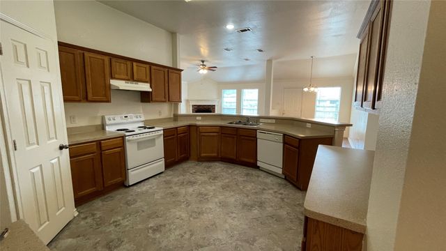 921 Simon Drive, Cedar Hill, TX 75104
